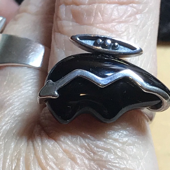 Native Sterling an onyx bear ring - Picture 5 of 5